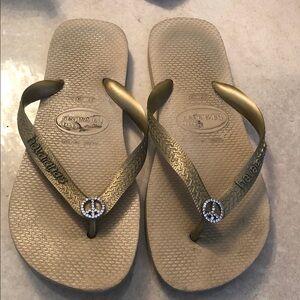 Havaianas Women's Gold Flip Flops with crystal peace sign sz 39/40